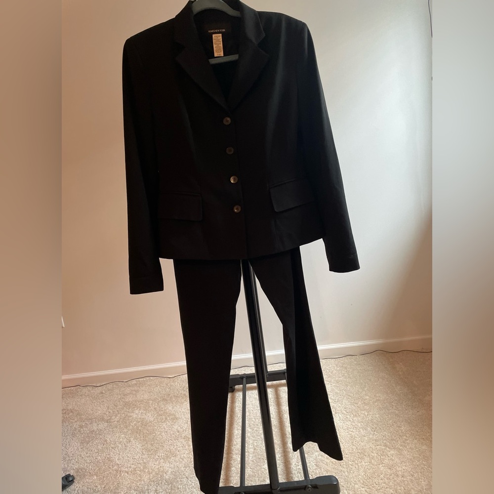 Beautiful business suit .. in perfect condition